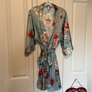 David’s Bridal Floral Satin Robe Sizes L/XL